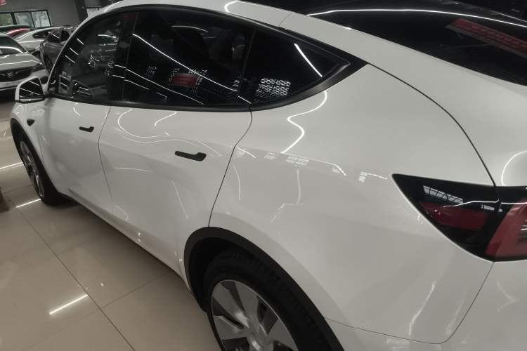 Used Tesla Model Y 2021 Revised Version 2 Long-Range All-Wheel-Drive Edition Exterior 3