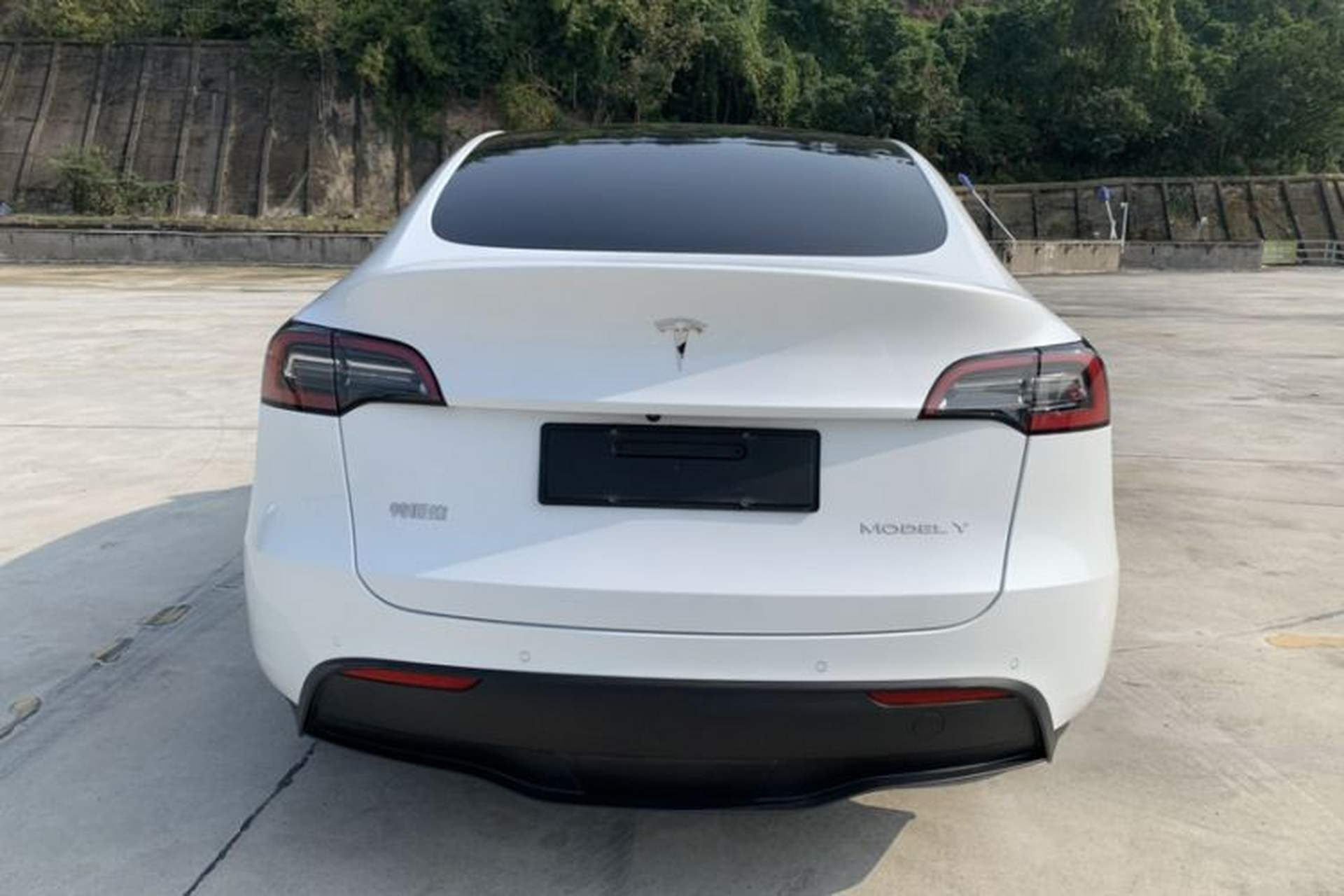 Used Tesla Model Y 2021 Long-Range All-Wheel-Drive Version 3D7 Exterior 4