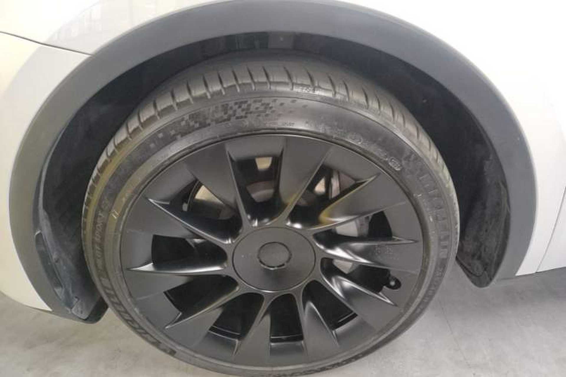 Used Tesla Model Y 2021 Long-Range All-Wheel-Drive Version 3D7 Exterior 4
