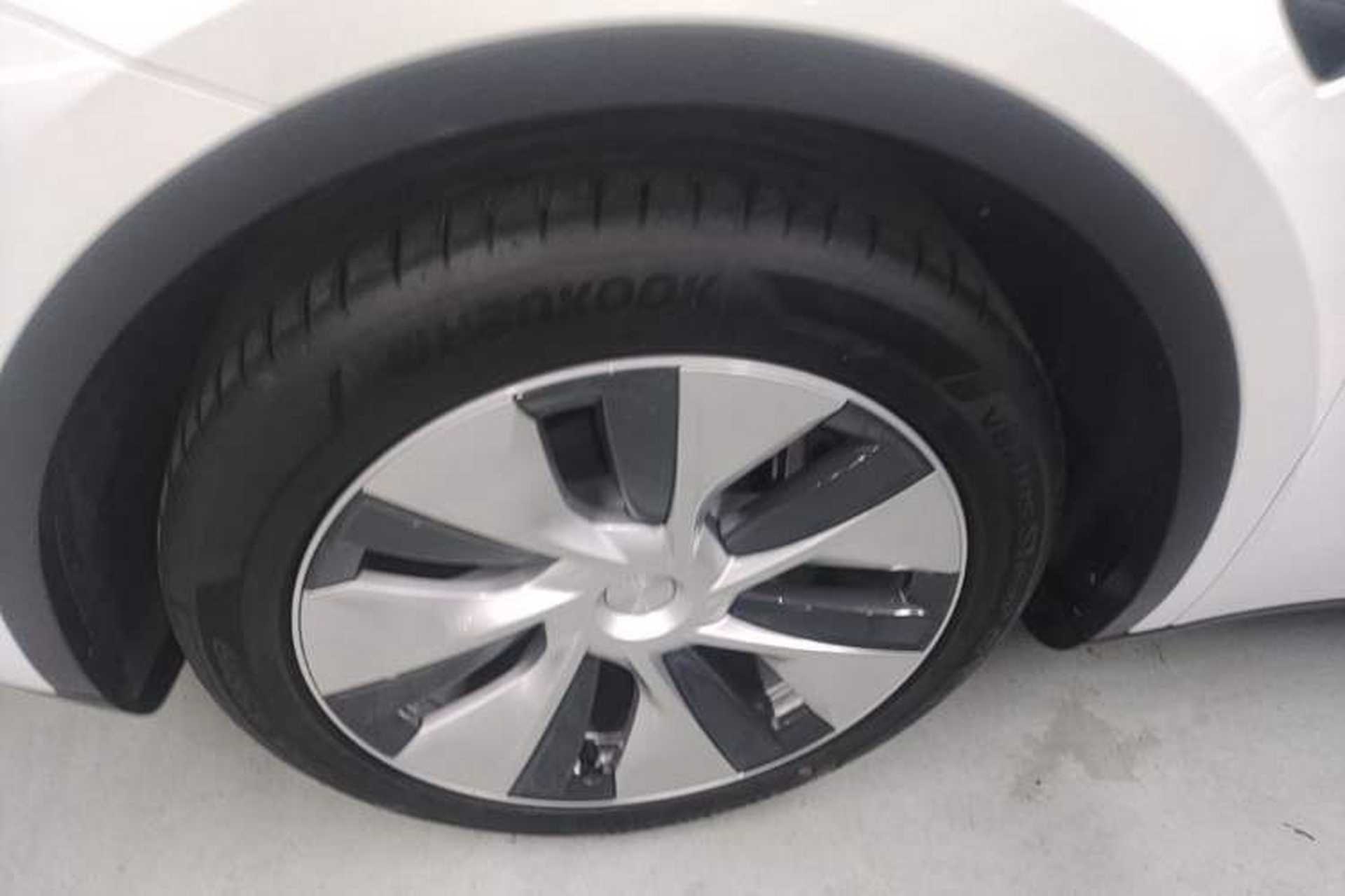 Used Tesla Model Y 2021 Long-Range All-Wheel-Drive Version 3D7 Exterior 4