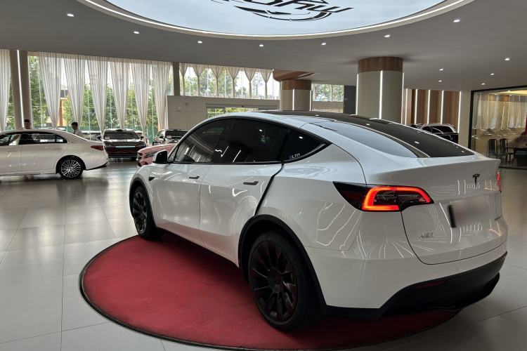 Used Tesla Model Y 2021 Revised Version 2 Long-Range All-Wheel-Drive Edition Exterior 4