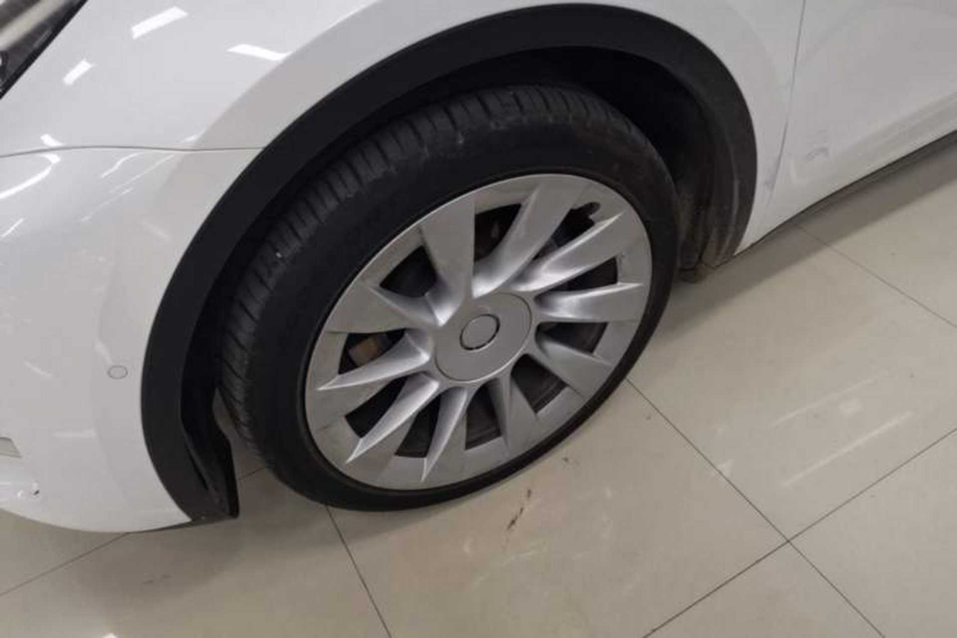 Used Tesla Model Y 2021 Long-Range All-Wheel-Drive Version 3D7 Exterior 4