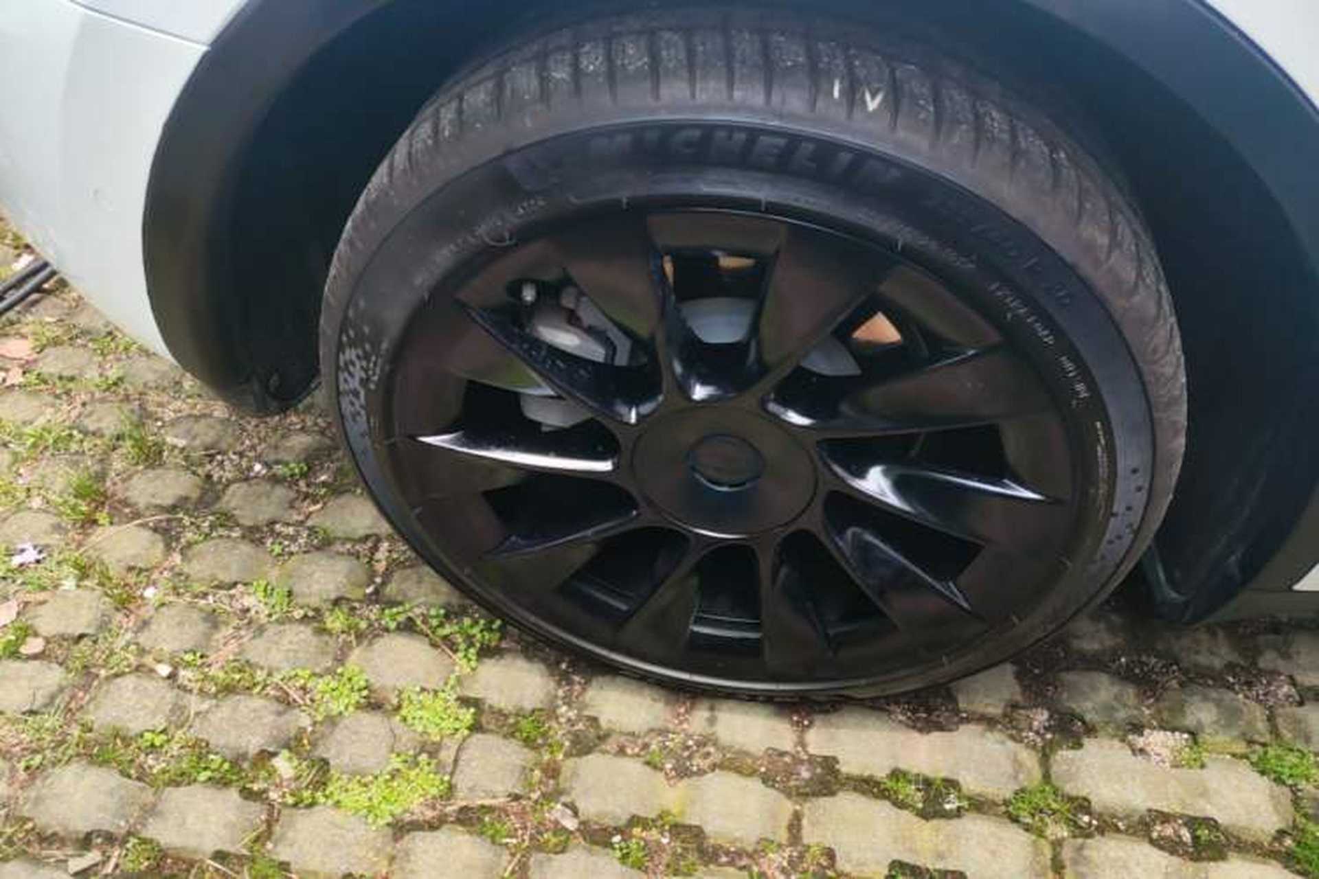Used Tesla Model Y 2021 Long-Range All-Wheel-Drive Version 3D7 Exterior 5