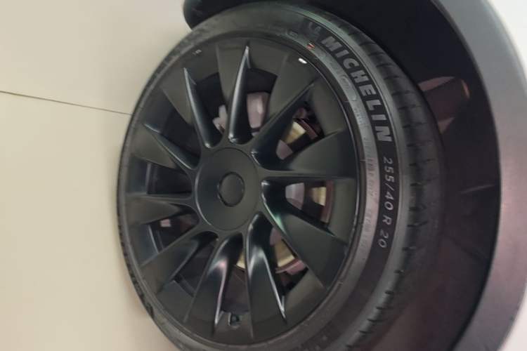 Used Tesla Model Y 2021 Long-Range All-Wheel-Drive Version 3D7 Exterior 5