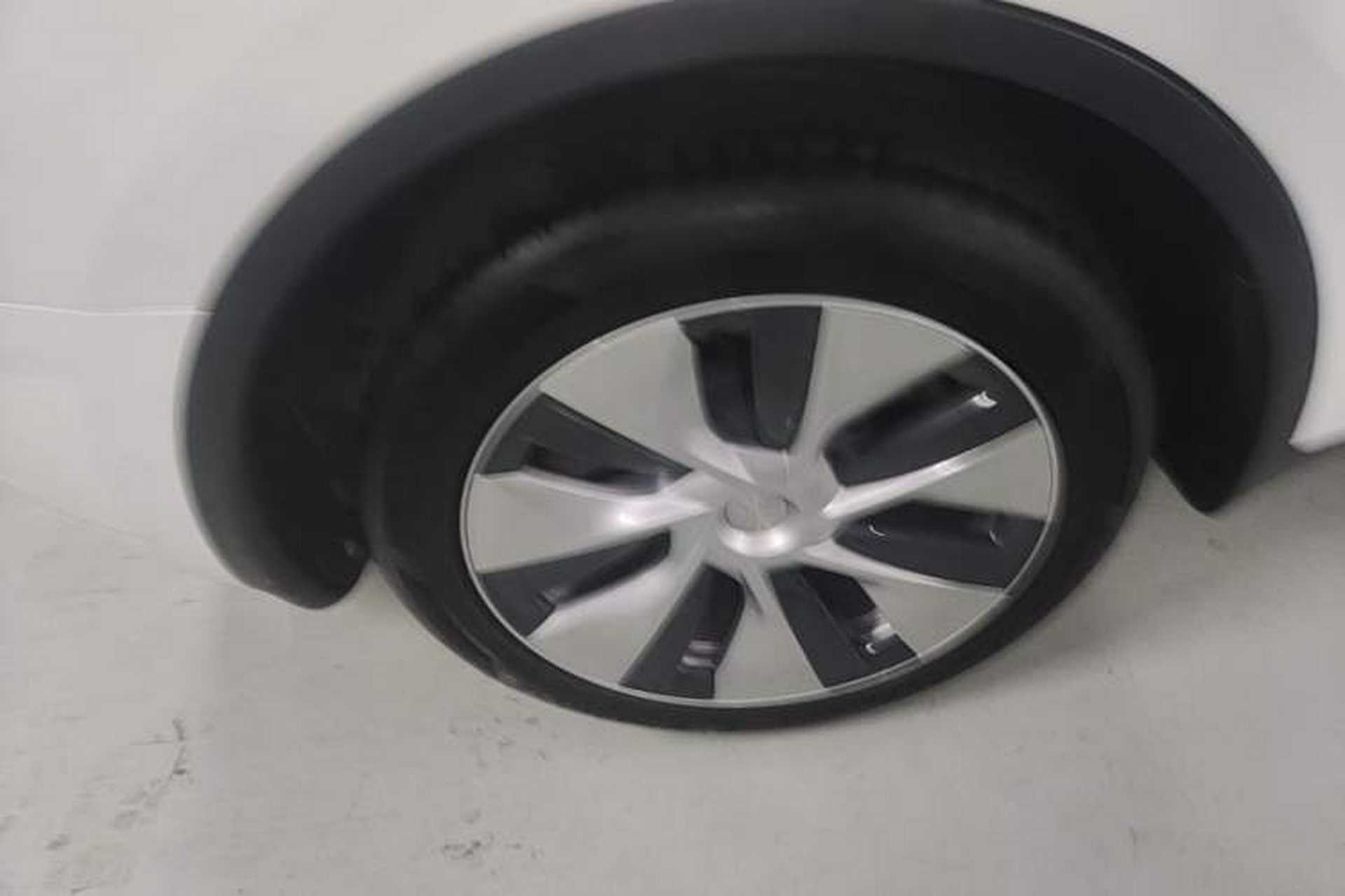 Used Tesla Model Y 2021 Long-Range All-Wheel-Drive Version 3D7 Exterior 5