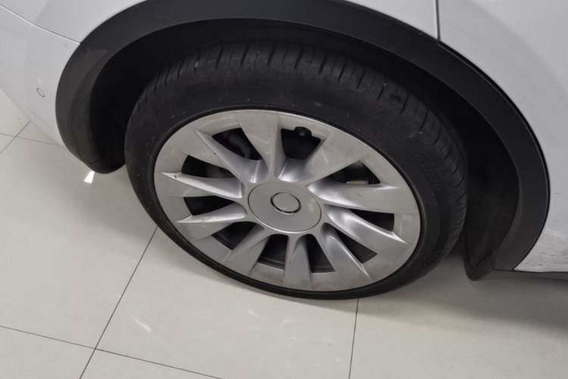 Used Tesla Model Y 2021 Long-Range All-Wheel-Drive Version 3D7 Exterior 5
