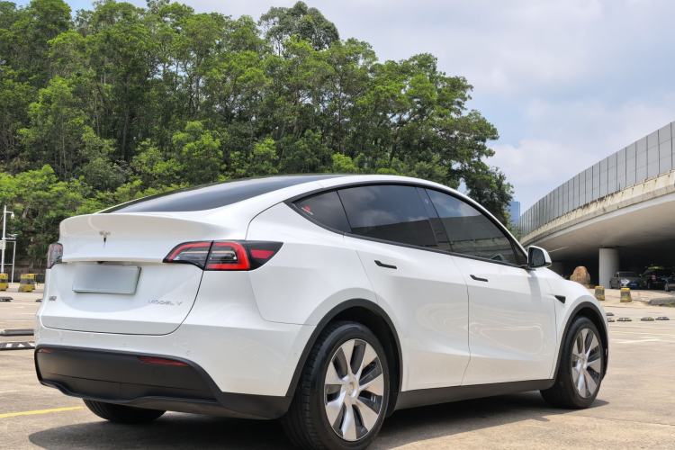 Used Tesla Model Y 2021 Long-Range All-Wheel-Drive Version 3D7 Exterior 5
