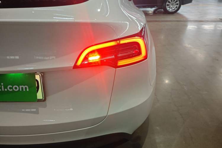 Used Tesla Model Y 2021 Standard Range Rear-Wheel Drive Version Exterior 6