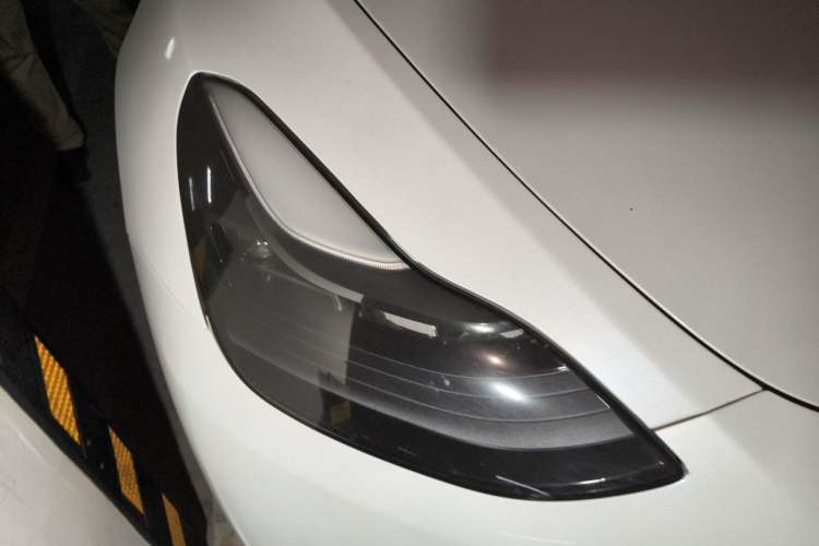 Used Tesla Model Y 2021 Long-Range All-Wheel-Drive Version 3D7 Exterior 6