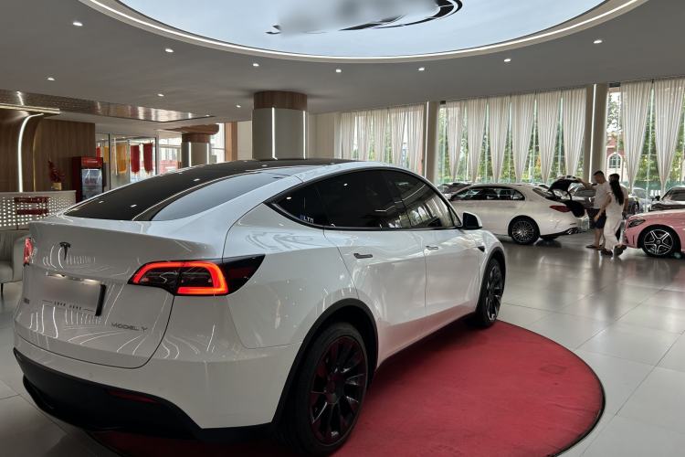 Used Tesla Model Y 2021 Revised Version 2 Long-Range All-Wheel-Drive Edition Exterior 6