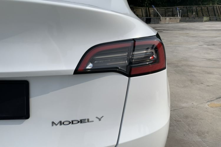 Used Tesla Model Y 2021 Long-Range All-Wheel-Drive Version 3D7 Exterior 7
