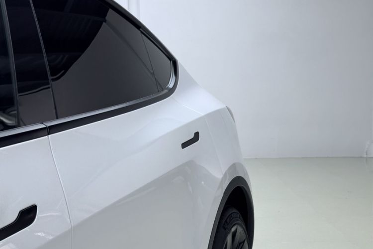 Used Tesla Model Y 2021 Long-Range All-Wheel-Drive Version 3D7 Exterior 8