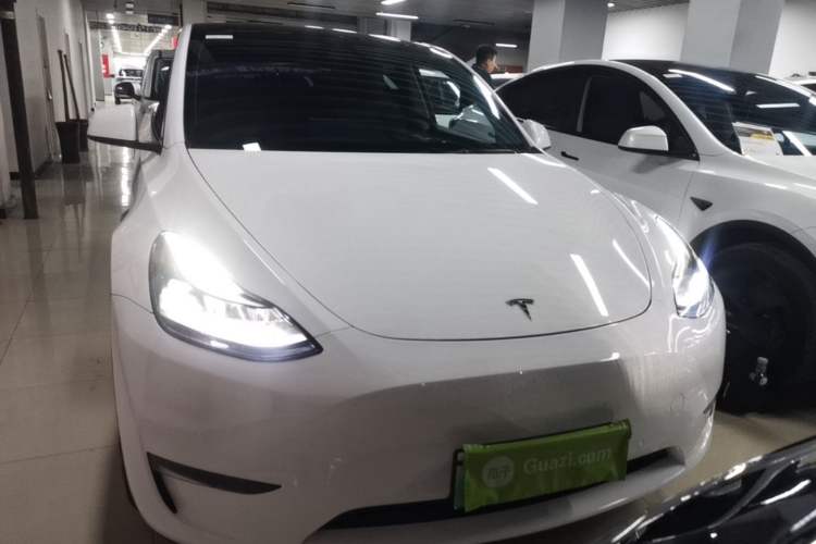 Used Tesla Model Y 2021 Long-Range All-Wheel-Drive Version Front