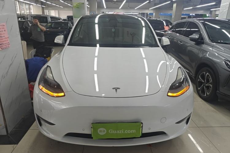 Used Tesla Model Y 2021 Long-Range All-Wheel-Drive Version Front