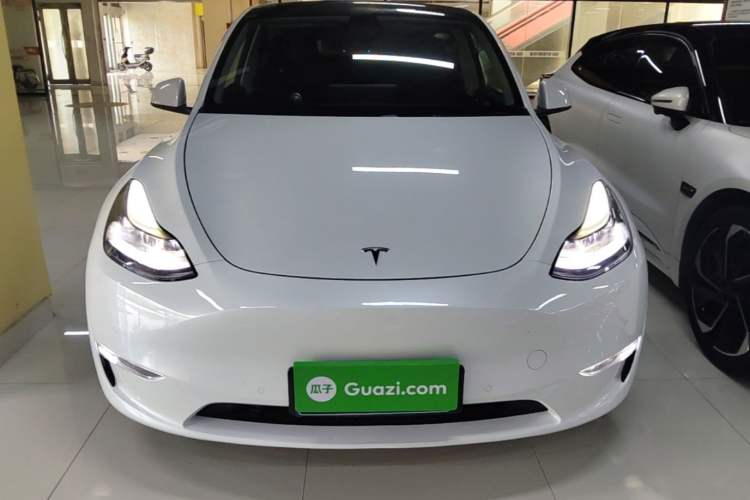 Used Tesla Model Y 2021 Long-Range All-Wheel-Drive Version Front