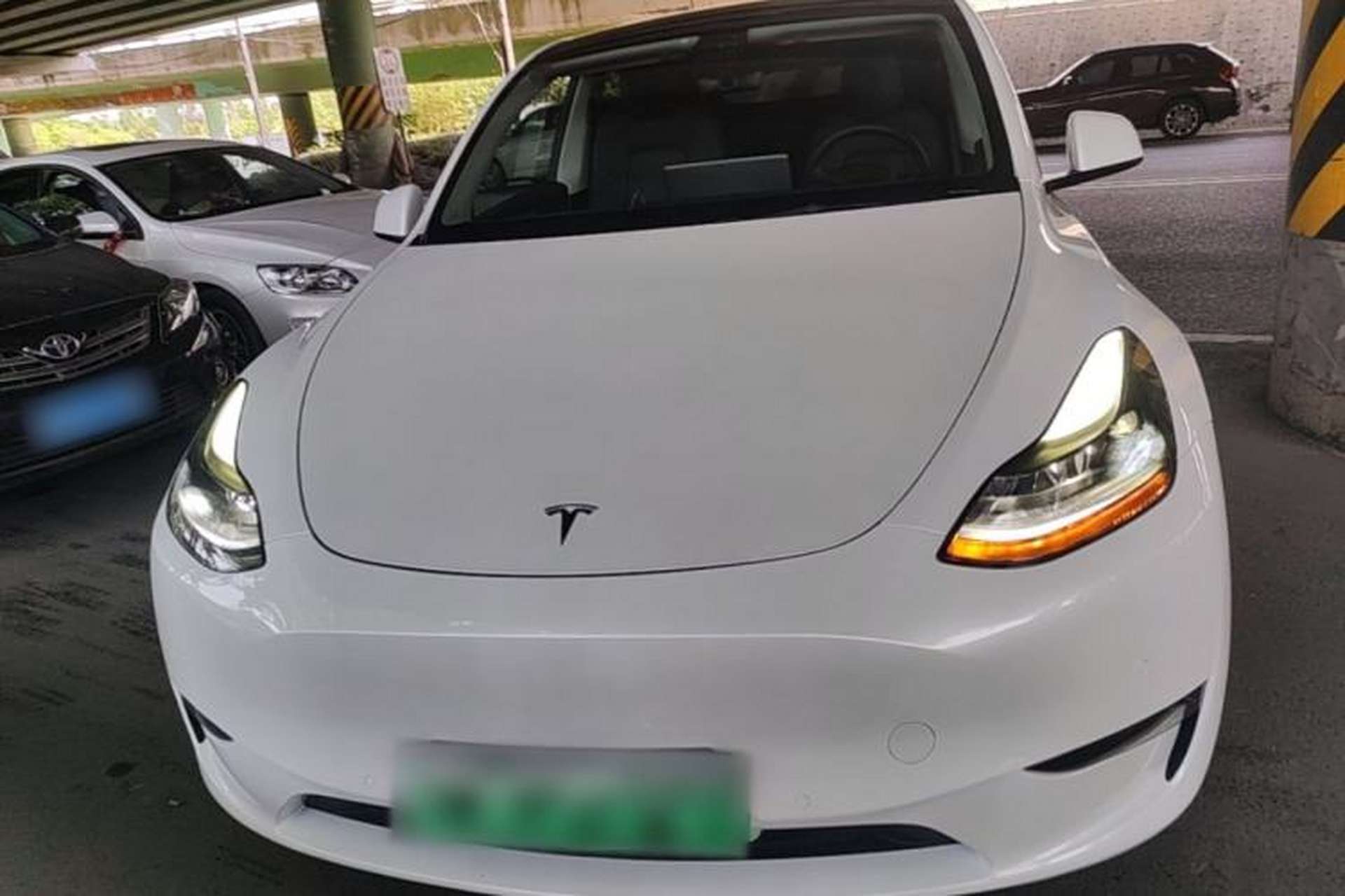 Used Tesla Model Y 2021 Long-Range All-Wheel-Drive Version Front