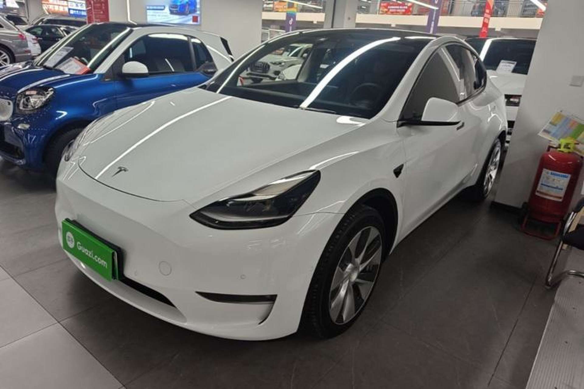 Used Tesla Model Y 2021 Long-Range All-Wheel-Drive Version 3D7 Front Left 45 Deg