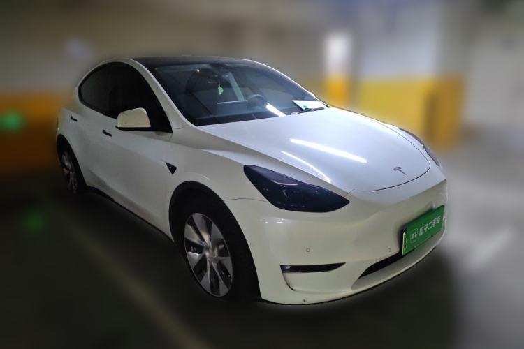 Used Tesla Model Y 2021 Long-Range All-Wheel-Drive Version Front Right 45 Deg