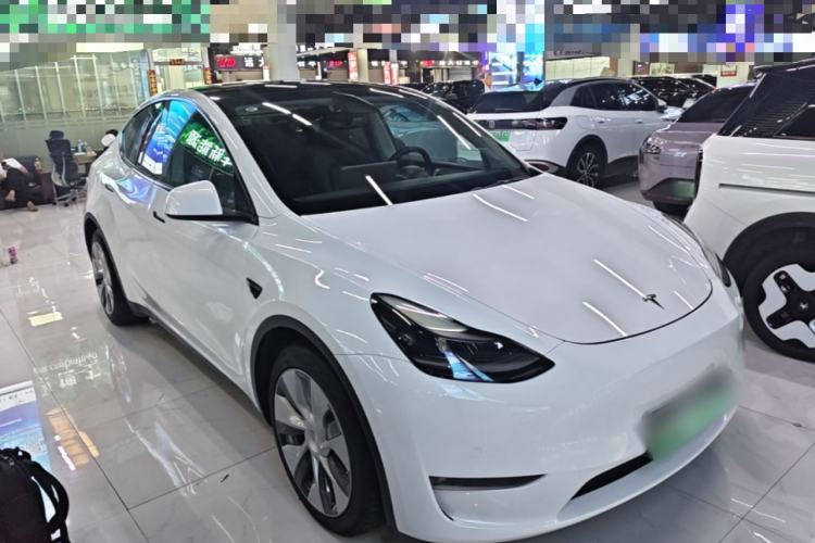 Used Tesla Model Y 2021 Long-Range All-Wheel-Drive Version Front Right 45 Deg