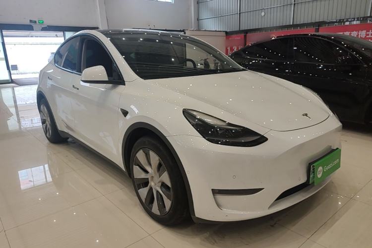 Used Tesla Model Y 2021 Standard Range Rear-Wheel Drive Version Front Right 45 Deg