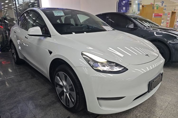 Used Tesla Model Y 2021 Long-Range All-Wheel-Drive Version Front Right 45 Deg