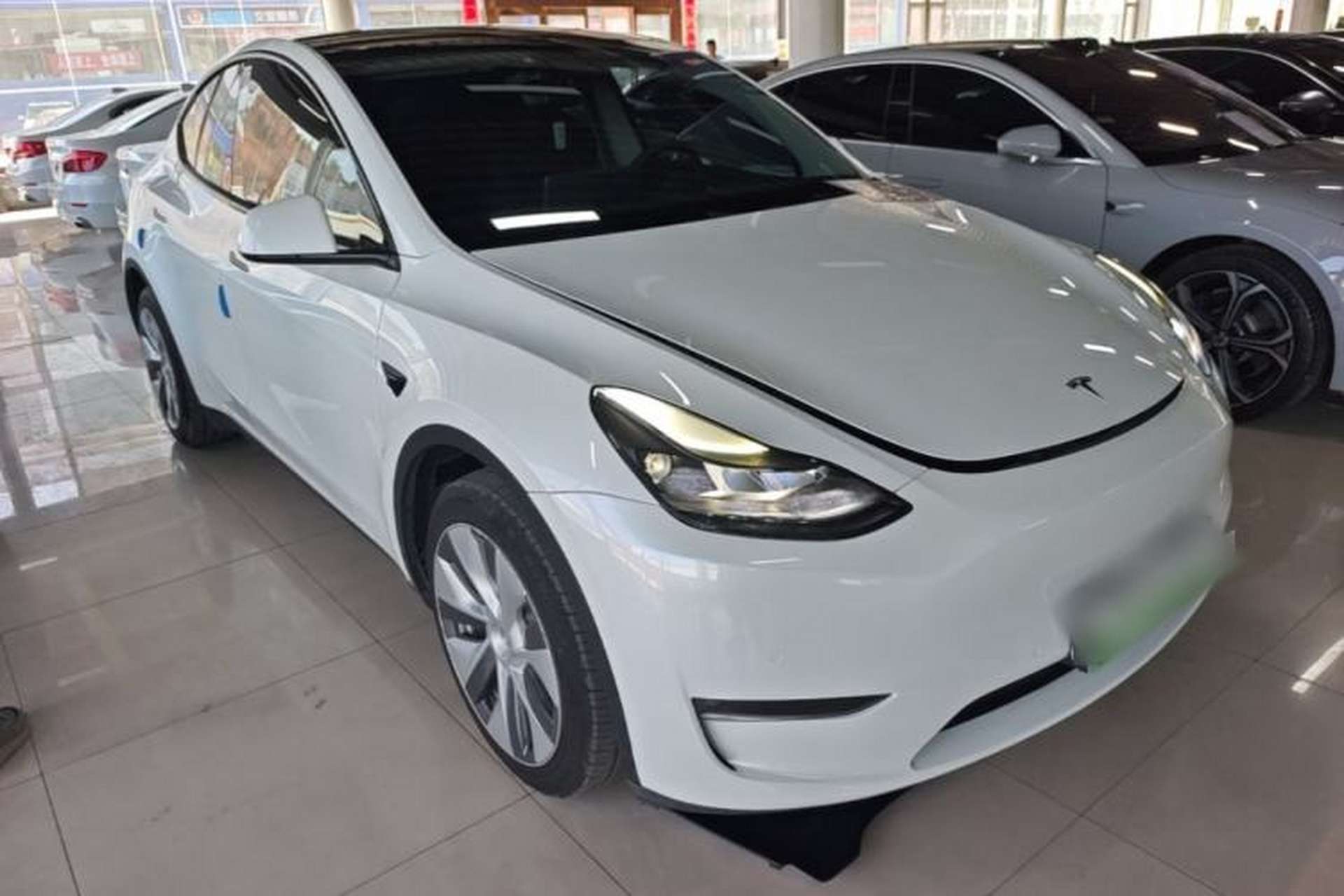 Used Tesla Model Y 2021 Standard Range Rear-Wheel Drive Version Front Right 45 Deg