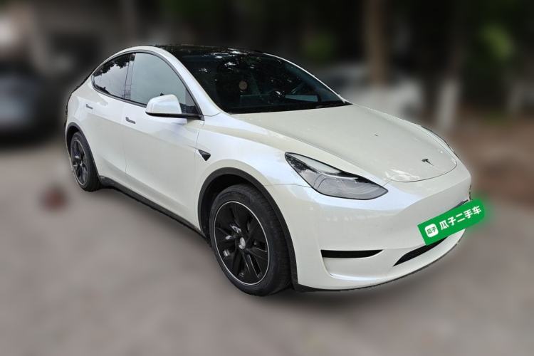 Used Tesla Model Y 2021 Long-Range All-Wheel-Drive Version Front Right 45 Deg