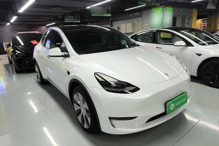 Used Tesla Model Y 2021 Long-Range All-Wheel-Drive Version Front Right 45 Deg