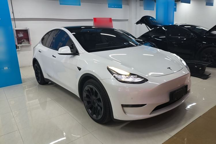 Used Tesla Model Y 2021 Long-Range All-Wheel-Drive Version 3D7 Front Right 45 Deg