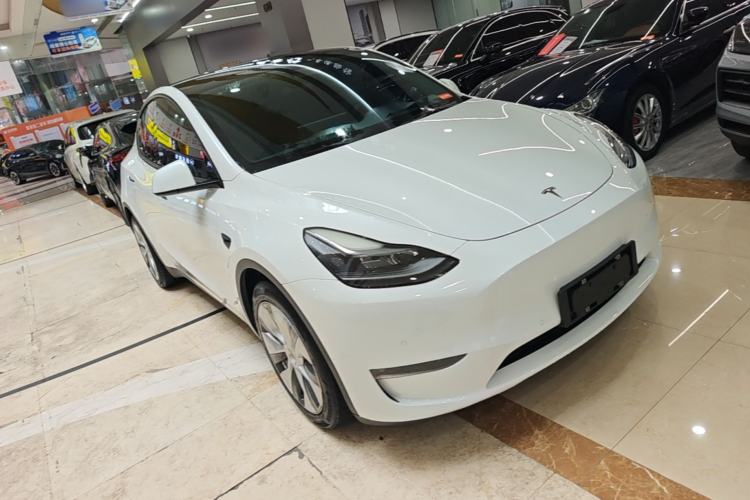 Used Tesla Model Y 2021 Standard Range Rear-Wheel Drive Version Front Right 45 Deg