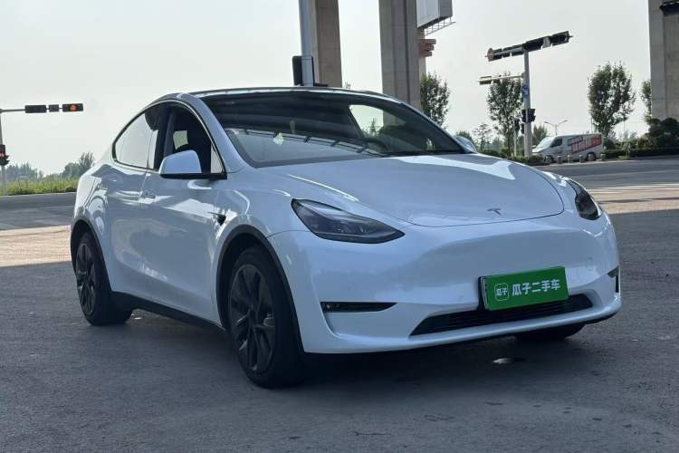 Used Tesla Model Y 2021 Long-Range All-Wheel-Drive Version 3D7 Front Right 45 Deg
