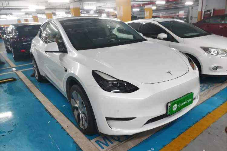 Used Tesla Model Y 2021 Standard Range Rear-Wheel Drive Version Front Right 45 Deg