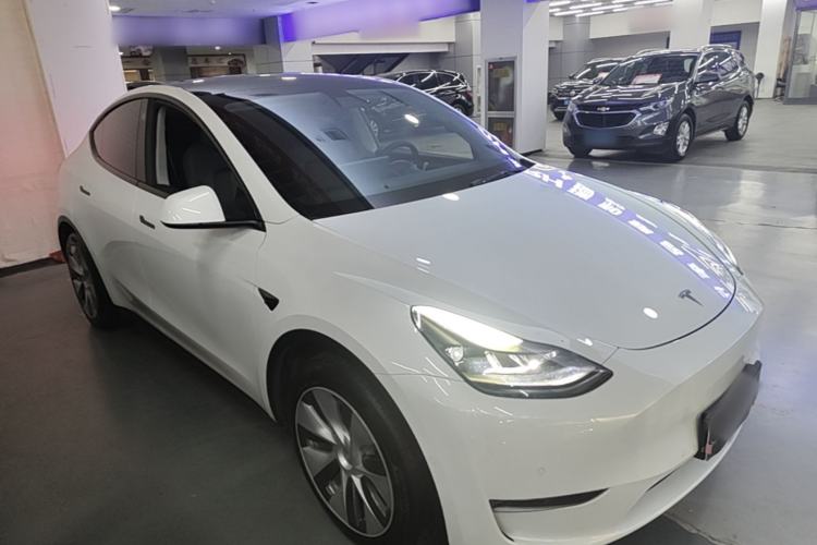 Used Tesla Model Y 2021 Standard Range Rear-Wheel Drive Version Front Right 45 Deg
