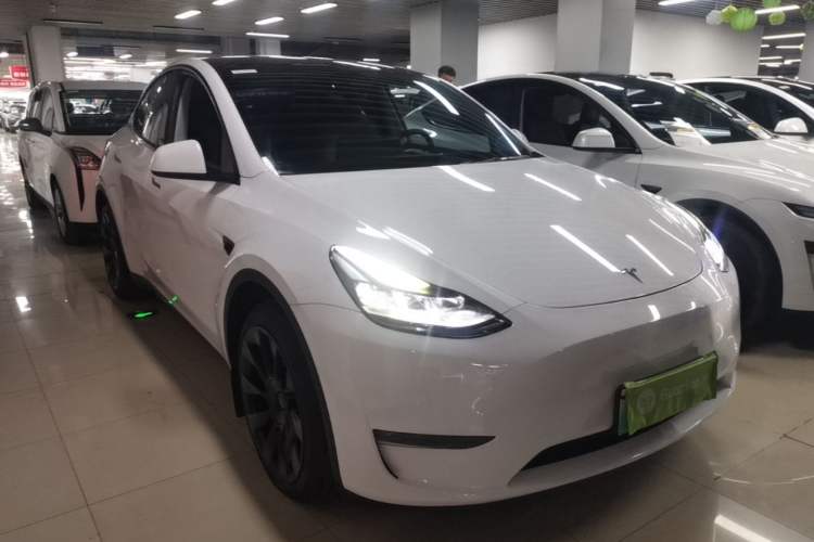 Used Tesla Model Y 2021 Long-Range All-Wheel-Drive Version Front Right 45 Deg