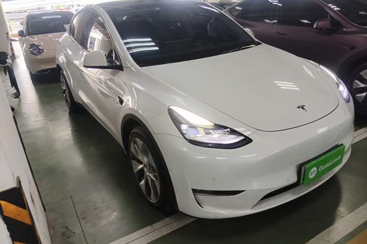 Used Tesla Model Y 2021 Long-Range All-Wheel-Drive Version 3D7 Front Right 45 Deg