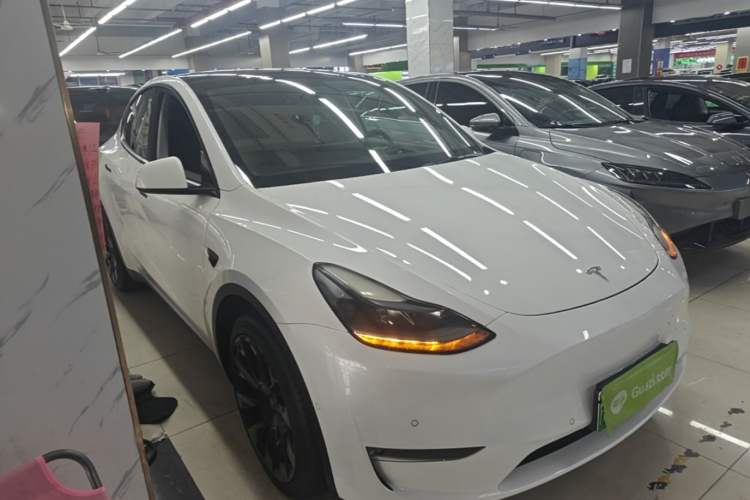 Used Tesla Model Y 2021 Long-Range All-Wheel-Drive Version Front Right 45 Deg
