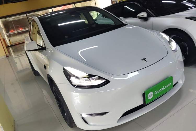 Used Tesla Model Y 2021 Long-Range All-Wheel-Drive Version Front Right 45 Deg