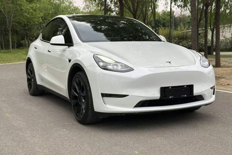 Used Tesla Model Y 2021 Long-Range All-Wheel-Drive Version Front Right 45 Deg