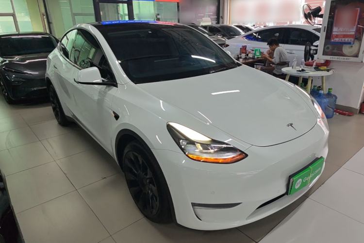 Used Tesla Model Y 2021 Long-Range All-Wheel-Drive Version Front Right 45 Deg