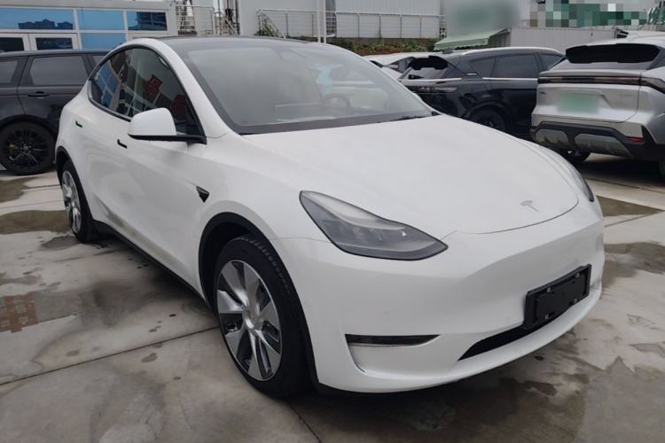 Used Tesla Model Y 2021 Standard Range Rear-Wheel Drive Version Front Right 45 Deg
