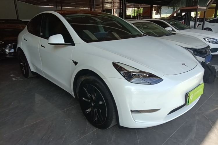Used Tesla Model Y 2021 Standard Range Rear-Wheel Drive Version Front Right 45 Deg