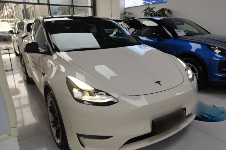 Used Tesla Model Y 2021 Standard Range Rear-Wheel Drive Version Front Right 45 Deg