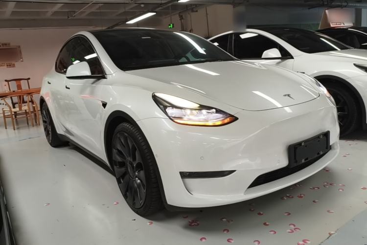Used Tesla Model Y 2021 Performance High-Performance All-Wheel-Drive Version Front Right 45 Deg