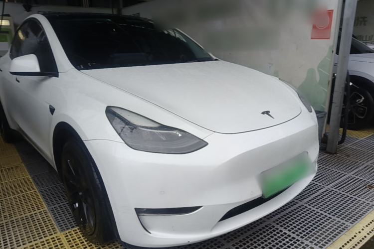 Used Tesla Model Y 2021 Long-Range All-Wheel-Drive Version 3D7 Front Right 45 Deg