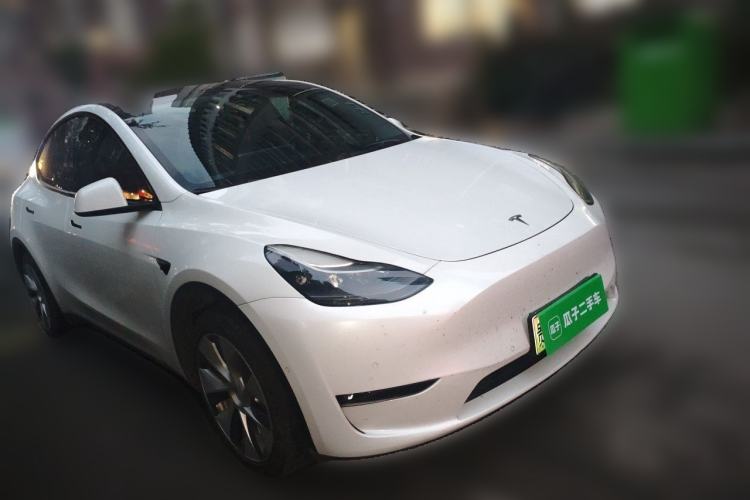 Used Tesla Model Y 2021 Long-Range All-Wheel-Drive Version Front Right 45 Deg
