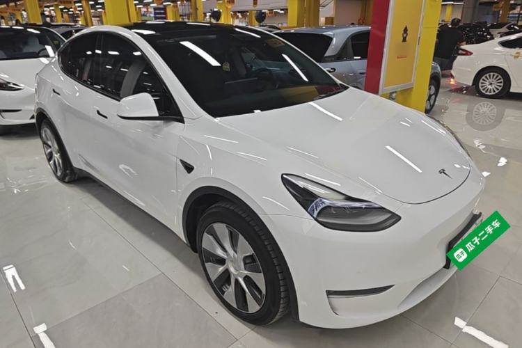 Used Tesla Model Y 2021 Standard Range Rear-Wheel Drive Version Front Right 45 Deg