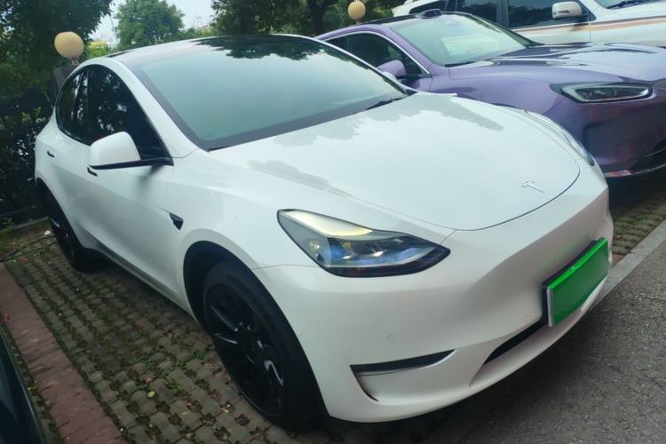 Used Tesla Model Y 2021 Long-Range All-Wheel-Drive Version 3D7 Front Right 45 Deg
