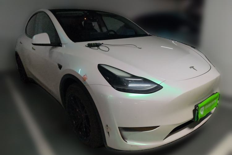 Used Tesla Model Y 2021 Long-Range All-Wheel-Drive Version Front Right 45 Deg