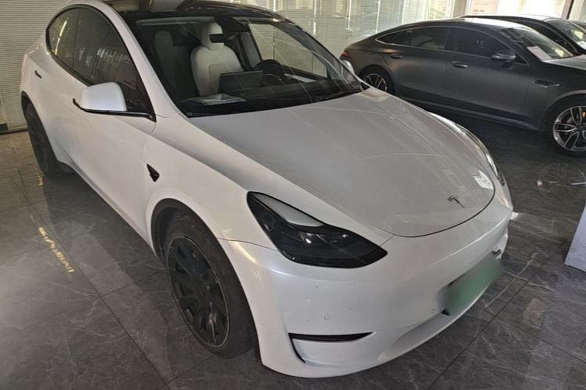 Used Tesla Model Y 2021 Long-Range All-Wheel-Drive Version Front Right 45 Deg