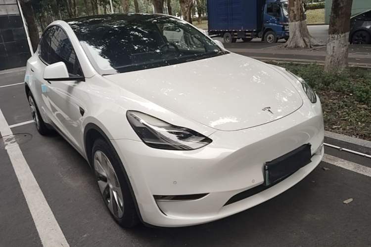 Used Tesla Model Y 2021 Standard Range Rear-Wheel Drive Version Front Right 45 Deg